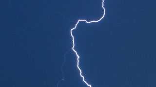 Kastela, 130912.
Prodorom hladnog zraka te formiranjem ciklone koju je Crometeo Tim nazvao “Dujomir” u ranim jutarnjim satima Splitsku okolicu je zahvatilo jako grmljavinsko nevrijeme, dok je u Rijeci palo preko 220 litara kise po cetvornom metru u samo Kastela, 130912.
Prodorom hladnog zraka te formiranjem ciklone koju je Crometeo Tim nazvao “Dujomir” u ranim jutarnjim satima Splitsku okolicu je zahvatilo jako grmljavinsko nevrijeme, dok je u Rijeci palo preko 220 litara kise po cetvornom metru u samo