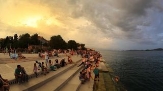 Zadrani i njihovi gosti jučer su mogli svjedociti nevjerojatnom zalasku sunca,
Photo: Filip Brala/PIXSELL Zadrani i njihovi gosti jučer su mogli svjedociti nevjerojatnom zalasku sunca,
Photo: Filip Brala/PIXSELL
