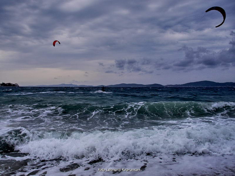 Kiteri i surferi uživali u jakom jugu