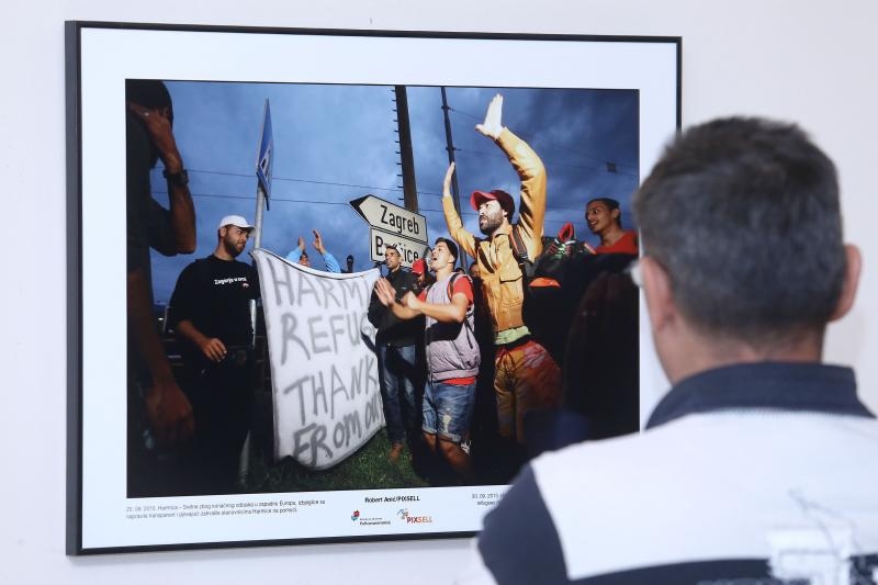 Otvorenje izložbe fotografija “U objektivu: Svakodnevica ljudskih prava” Otvorenje izložbe fotografija “U objektivu: Svakodnevica ljudskih prava”