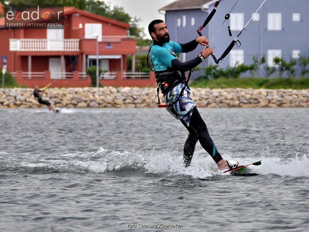 Kiteri guštali u refulima ninske bure Kiteri guštali u refulima ninske bure