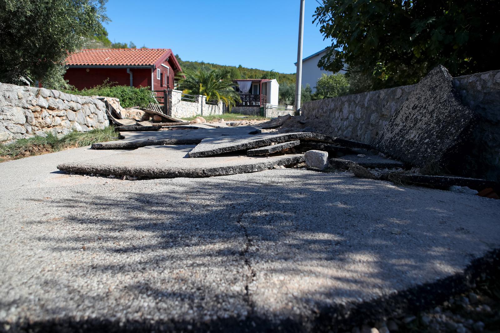 Katastrofalne posljedice bujične poplave u Mekoj Dragi Katastrofalne posljedice bujične poplave u Mekoj Dragi
