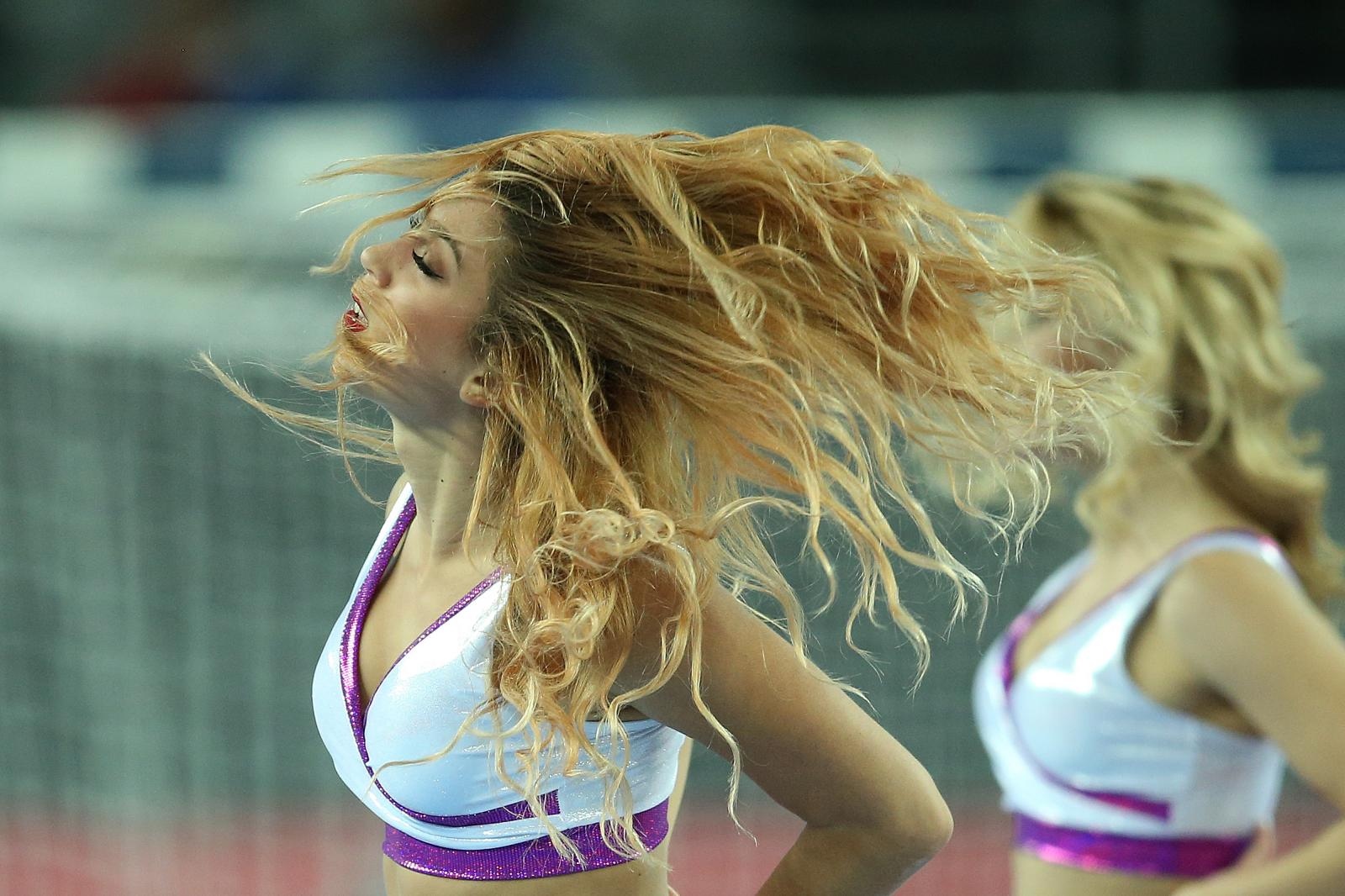 Atraktivne plesačice zagrijale atmosferu u zagrebačkoj Areni