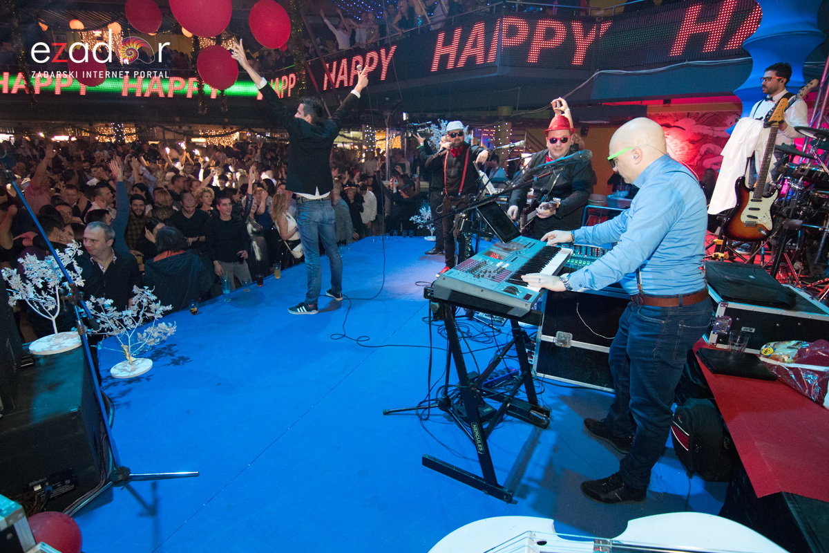 Ludnica u Saturnusu: Najbolji doček u svemiru i šire Ludnica u Saturnusu: Najbolji doček u svemiru i šire
