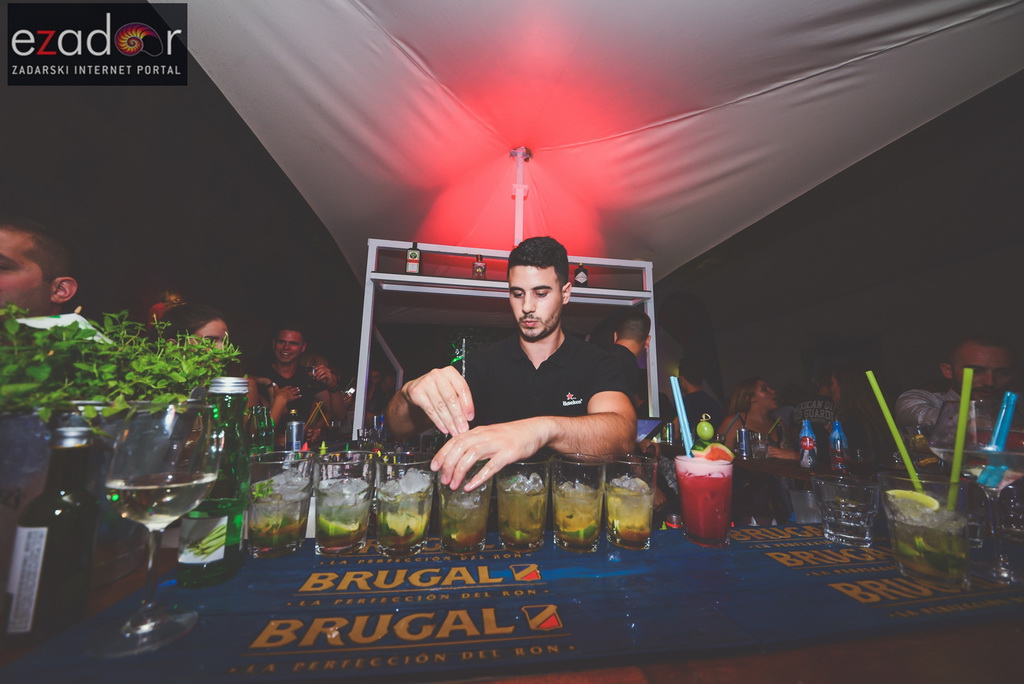 Connect @ Teatro bar & Zlatni kutić Connect @ Teatro bar & Zlatni kutić