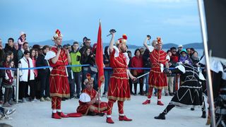 HGD Sv. Cecilija izvelo korčulanski viteški ples “Moreška” na Pozdravu suncu