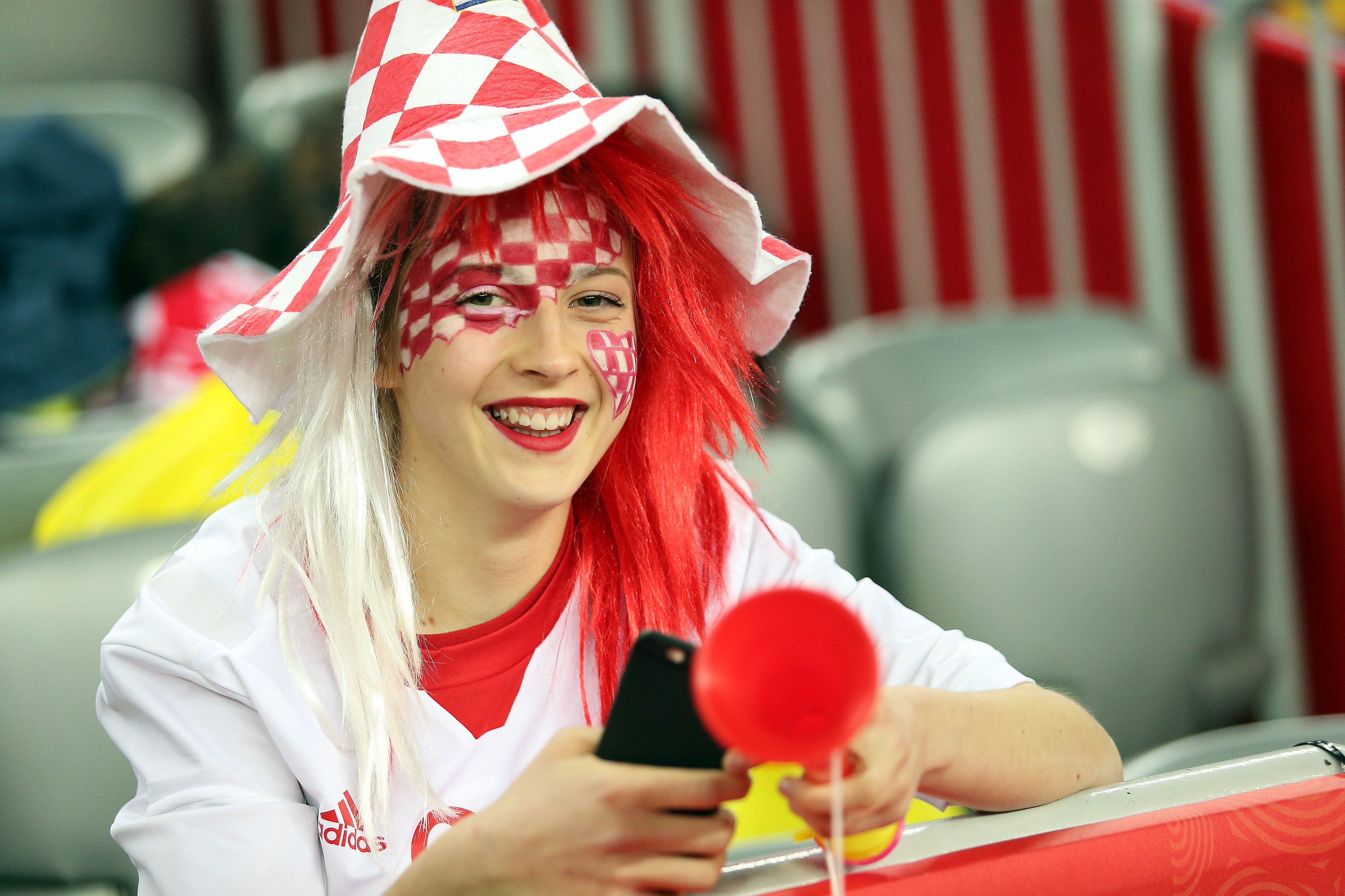 Fantastična atmosfera u Areni: dobro raspoloženi navijači ‘nose’ naše igrače protiv Norveške Fantastična atmosfera u Areni: dobro raspoloženi navijači ‘nose’ naše igrače protiv Norveške