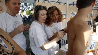 Zadar, 300711.
Nakon odgode zbog losih vremenskih uvjeta prosle subote, danas se na zadarskoj rivi odrzao peti milenijski skok, jedan od  prepoznatljivih zadarskih brendova posljednjih godina.
Foto: Jure Miskovic / CROPIX