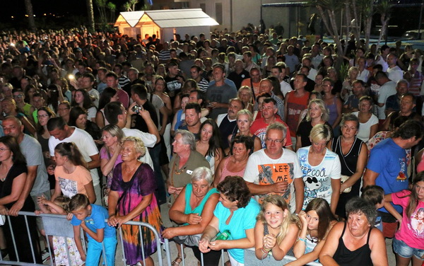 Virsko ljeto 2016: Dražen Zečić Zeko i Banana Band raspjevali i rasplesali Vir