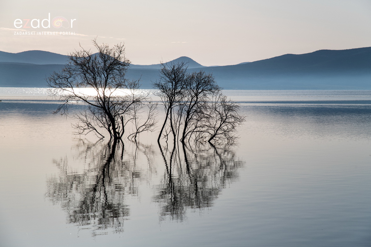 Nedjeljno svitanje na Vranskom jezeru Nedjeljno svitanje na Vranskom jezeru