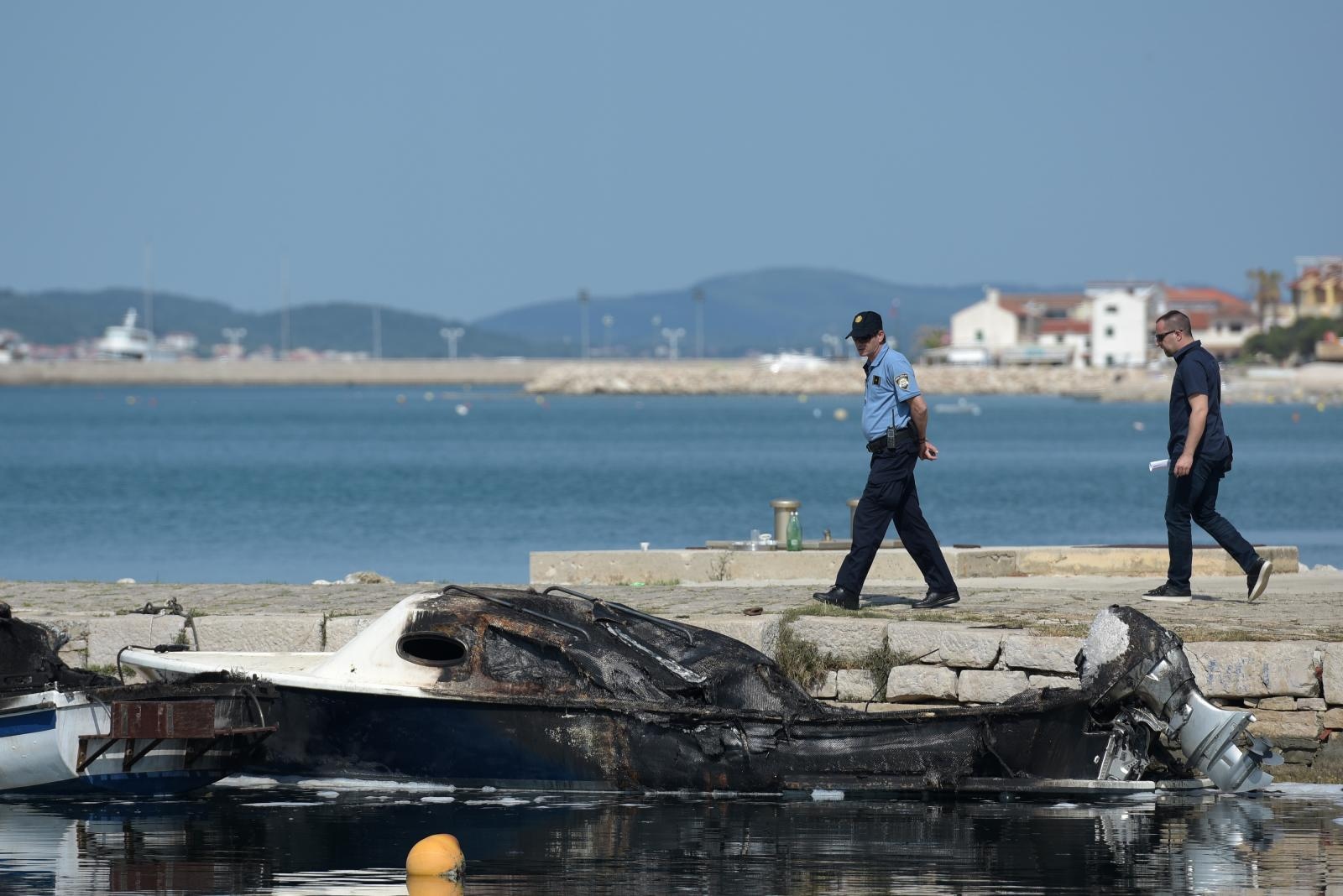 Sv. Filip i Jakov: Požar zahvatio brodice u luci od kojih su tri potonule