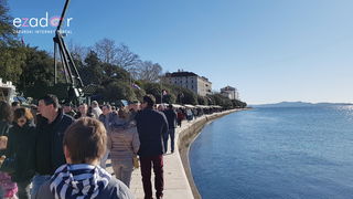 Izložba vojne opreme, oružja i vozila na zadarskoj rivi i spuštanje 25-metarske zastave s kampanela sv. Stošije