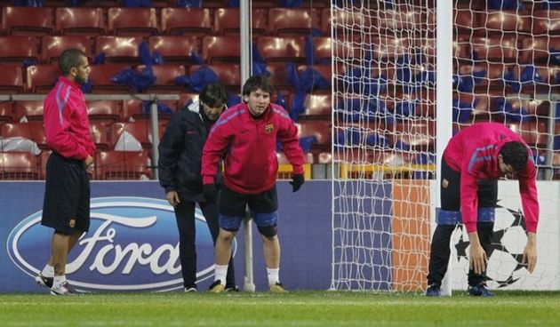 Barcelona Dani Alves waits as teammates Lionel Messi and Sergio Busquets stretch during a training session at Parken stadium in Copenhagen // Reuters