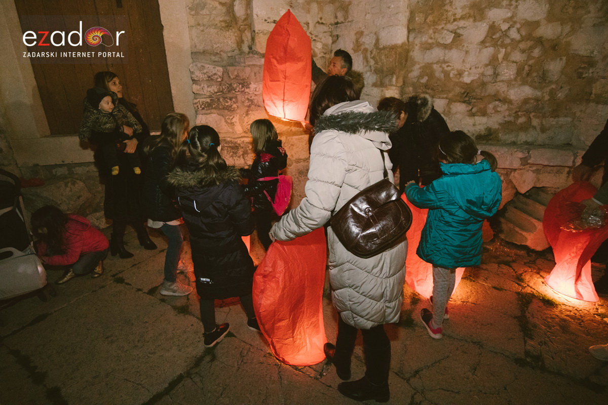Humanitarni svjetlosni spektakl “Zaželi ljubav 2018.” @ Forum