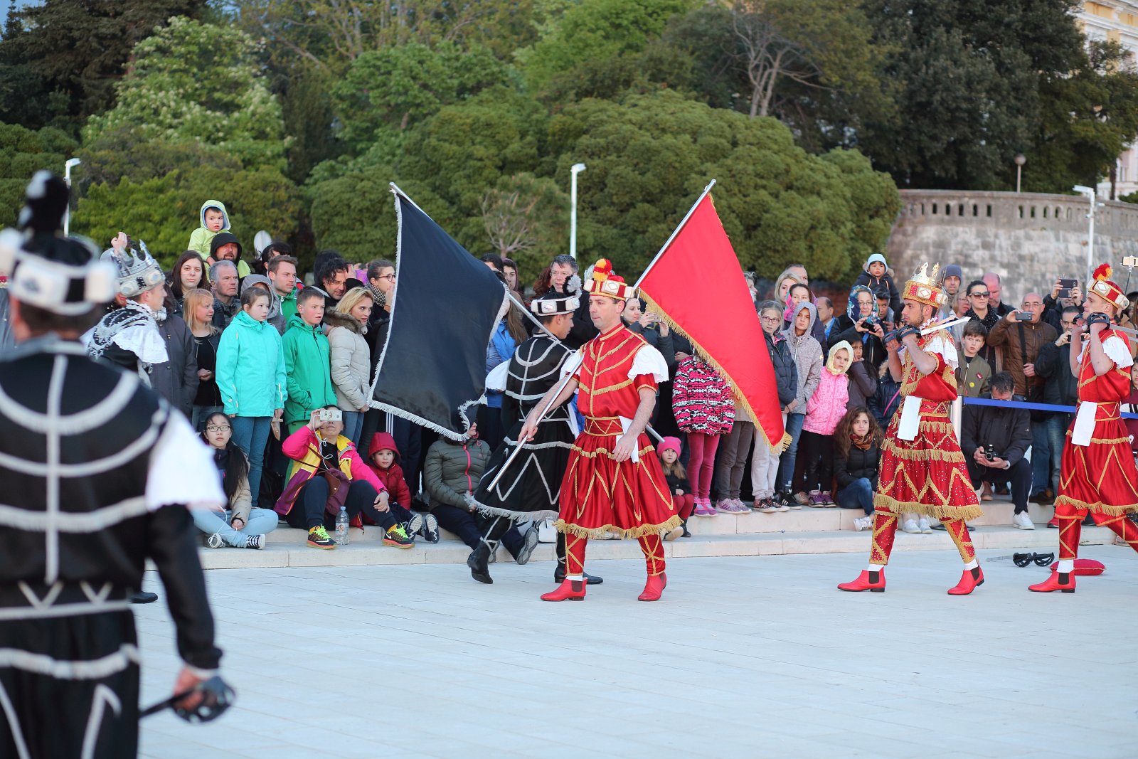 HGD Sv. Cecilija izvelo korčulanski viteški ples “Moreška” na Pozdravu suncu