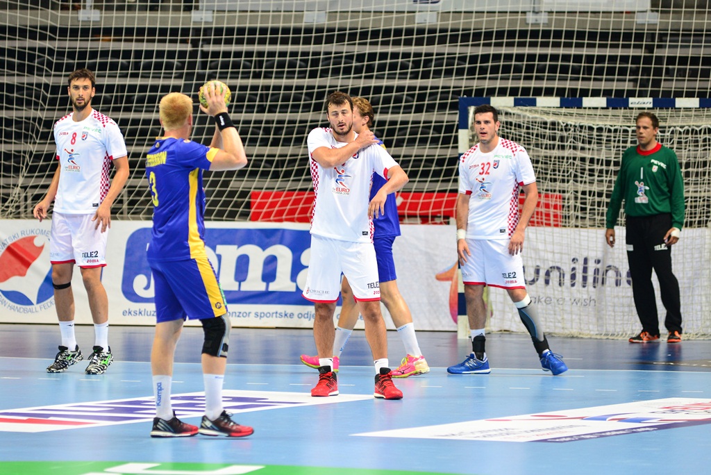 U doista sjajnoj atmosferi koju je stvorilo oko 5000 navijača iz cijele Hrvatske, naši su rukometni reprezentativci remizirali sa Švedskom i to s rezultatom 25-25. Bila je to ‘kaubojima’ pretposljednja pripremna utakmica uoči Olimpijskih igara