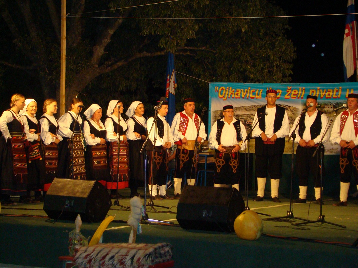 Ojkavicu tko želi pivati, u Lišane neka se navrati, foto: Mane Ledenko