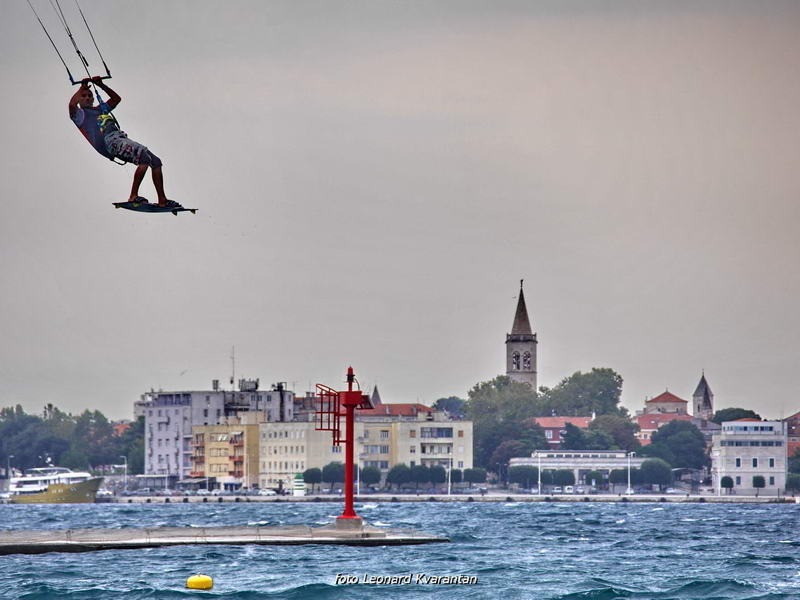 Kiteri i surferi uživali u jakom jugu