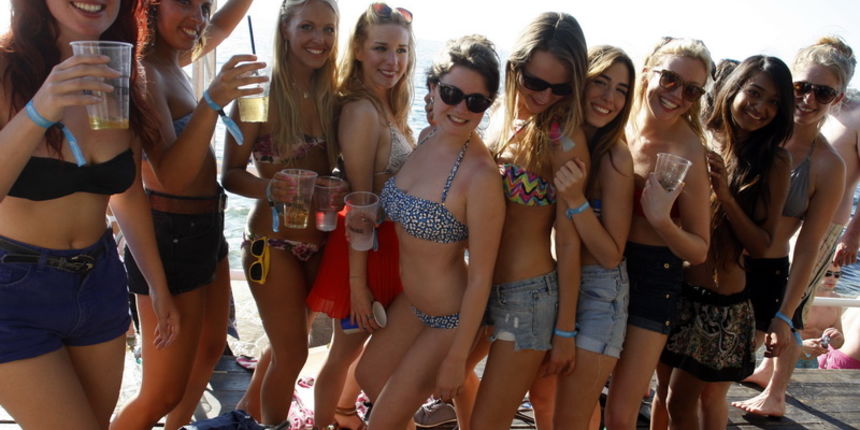 Petrcane, 220711.
Trecu godinu za redom vikend festival Soundwave u organizaciji britanskih promotora Soundcrash i New Bohemia odrzava se u The Garden, Petrcane od danas 22. do 24. srpnja. Uz sredisnji amfiteatar na otvorenom za live nastupe, tu je i tera Petrcane, 220711.
Trecu godinu za redom vikend festival Soundwave u organizaciji britanskih promotora Soundcrash i New Bohemia odrzava se u The Garden, Petrcane od danas 22. do 24. srpnja. Uz sredisnji amfiteatar na otvorenom za live nastupe, tu je i tera