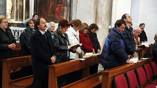 Polaganje vijenaca u more – pomorska skola