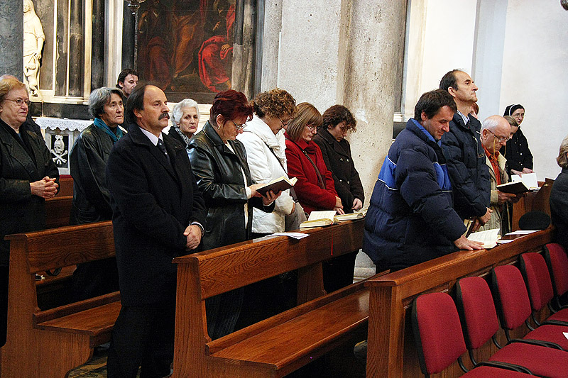 Polaganje vijenaca u more – pomorska skola