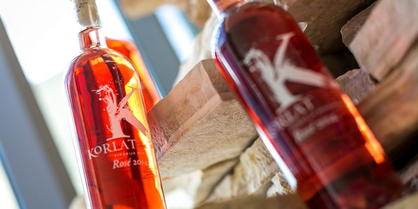 Doris Pinčić i Nina Kraljić među prvima probale novo vino s položaja Korlat Doris Pinčić i Nina Kraljić među prvima probale novo vino s položaja Korlat