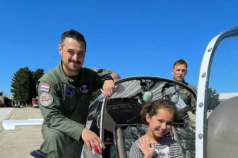 Pilot koji leti visoko, ali ostaje prizemljen – Darko Belančić o očinstvu, djeci i svijetu izvan ekrana