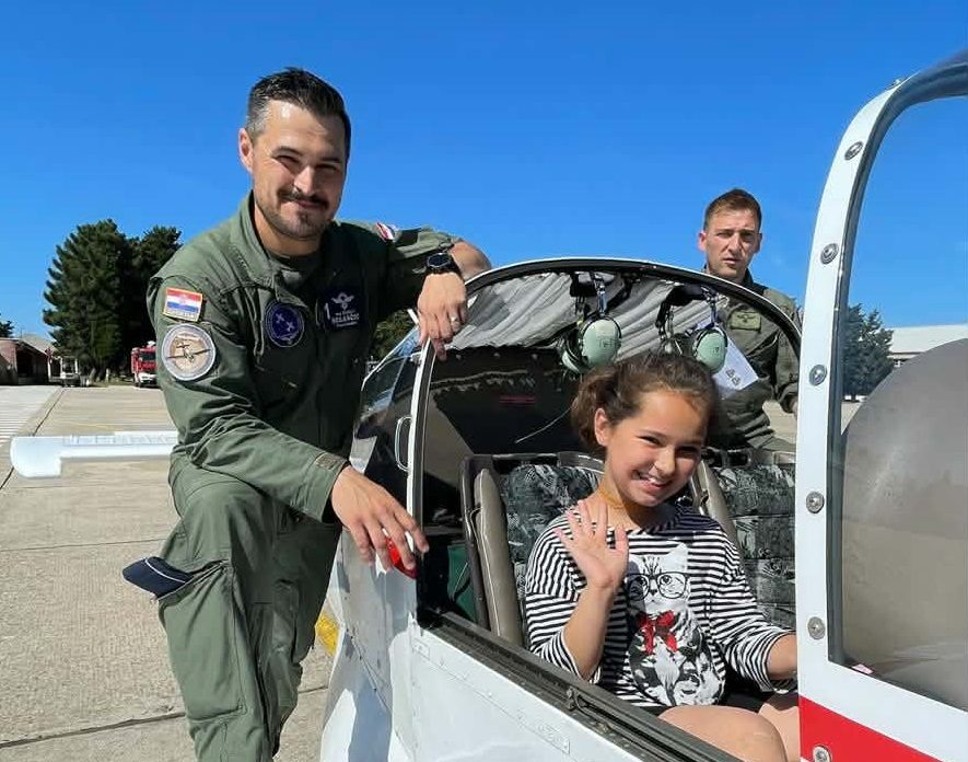 Pilot koji leti visoko, ali ostaje prizemljen – Darko Belančić o očinstvu, djeci i svijetu izvan ekrana
