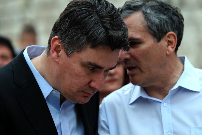 Zadar, 120513.
Trg pet bunara, Poluotok. 
Predizborni skup SDP-a na kojem je sudjelovao predsjednik stranke Zoran Milanovic. Na skupu je predstavljen i kandidat za gradonacelnika Zadra Ivo Bilic. Na fotografiji: Zoran Milanovic i Ivo Bilic.
Foto: Jure Mis