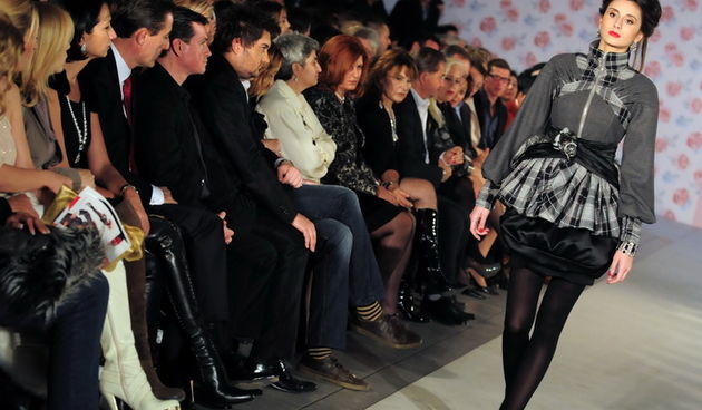 Skopje, Makedonija, 301010.
Sinoc je poceo ‘fashion weekend’ u Skopju. Na otvaranju
‘fashion weekend’-a revijom se predstavila poznata makedonska dizajnerica Elena Luka.
Na slici: lijepe manekenke su nosile modele u baroknom stilu.
Foto: Maja Zlatevska /