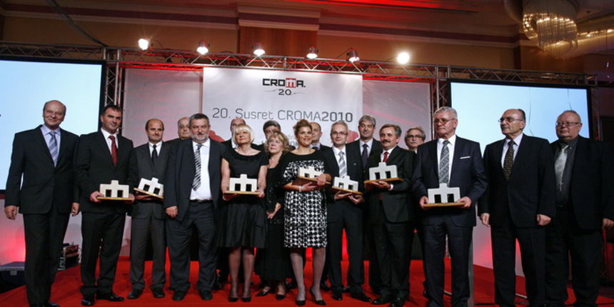 Zagreb, 161110.
U hotelu Westin odrzan je 20. susret CROMA 2010, na kojm su dodijeljene nagrade za najbolje menadzere i poduzetnike u ovoj godini. Dodijeljeno je 14 nagrada i plaketa.
Na slici: svi dobitnici nagrada.
Foto: Neja Markicevic / CROPIX Zagreb, 161110.
U hotelu Westin odrzan je 20. susret CROMA 2010, na kojm su dodijeljene nagrade za najbolje menadzere i poduzetnike u ovoj godini. Dodijeljeno je 14 nagrada i plaketa.
Na slici: svi dobitnici nagrada.
Foto: Neja Markicevic / CROPIX