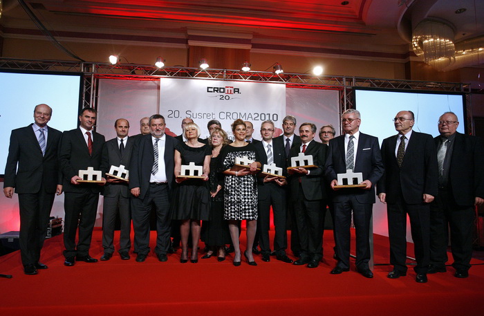 Zagreb, 161110.
U hotelu Westin odrzan je 20. susret CROMA 2010, na kojm su dodijeljene nagrade za najbolje menadzere i poduzetnike u ovoj godini. Dodijeljeno je 14 nagrada i plaketa.
Na slici: svi dobitnici nagrada.
Foto: Neja Markicevic / CROPIX Zagreb, 161110.
U hotelu Westin odrzan je 20. susret CROMA 2010, na kojm su dodijeljene nagrade za najbolje menadzere i poduzetnike u ovoj godini. Dodijeljeno je 14 nagrada i plaketa.
Na slici: svi dobitnici nagrada.
Foto: Neja Markicevic / CROPIX