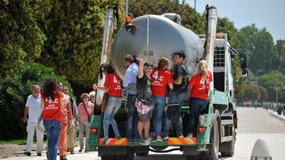 Zadar, 170513. 
Danas su se ucenici zavrsnih razreda zadarskih srednjih skola oprostili od skolskih klupa tradicionalnom Norijadom. 
Uz neizostavni alkohol, pjesmu i prosipanje brasna i jaja po centru grada, nakratko su privukli pozornost prolaznika na se