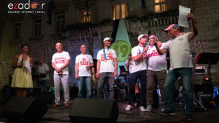 Svečani doček svjetskih prvaka Mihovila i Šime Fantele na Narodnom trgu Svečani doček svjetskih prvaka Mihovila i Šime Fantele na Narodnom trgu