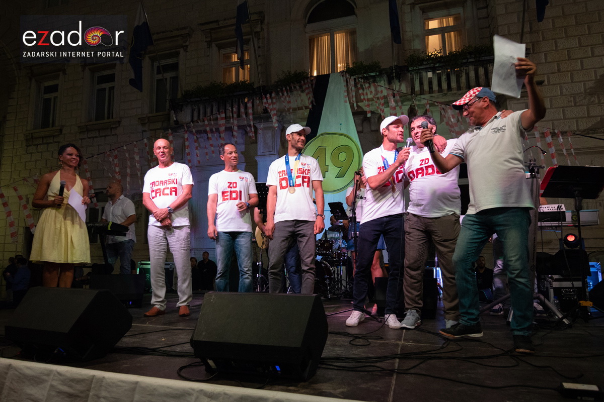 Svečani doček svjetskih prvaka Mihovila i Šime Fantele na Narodnom trgu Svečani doček svjetskih prvaka Mihovila i Šime Fantele na Narodnom trgu