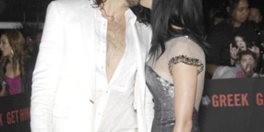 Katy se hvali nogama, Russel dlakavim prsima (Tportal.hr) Katy se hvali nogama, Russel dlakavim prsima (Tportal.hr)