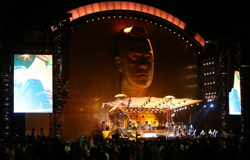 13.08.2013., Zagreb – Britanski pjevac Robbie Williams odrzao je koncert na maksimirskom stadionu u sklopu turneje Take the crown. Photo: Petar Glebov/Pixsell 13.08.2013., Zagreb – Britanski pjevac Robbie Williams odrzao je koncert na maksimirskom stadionu u sklopu turneje Take the crown. Photo: Petar Glebov/Pixsell