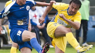 Zadar, 270413.
Stadion Stanovi.
1.HNL, 29. kolo utakmica Zadar – Inter.
Na fotografiji: plavi Zadar Stipe Perica, zuti Josip Milardovic.
Foto: Josko Ponos / CROPIX Zadar, 270413.
Stadion Stanovi.
1.HNL, 29. kolo utakmica Zadar – Inter.
Na fotografiji: plavi Zadar Stipe Perica, zuti Josip Milardovic.
Foto: Josko Ponos / CROPIX