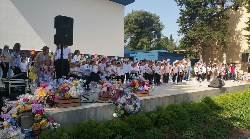 Uz pjesmu i ples mališana DV Biograd otvoreno ljetno kino Uz pjesmu i ples mališana DV Biograd otvoreno ljetno kino