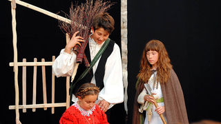 Polaznici dramsko lutkarske radionice Donatolina iz Kazališta lutaka Zadar gostovali su na ovogodišnjem Međunarodnom dječjem festivalu u Šibeniku sa predstavom “Šuma Striborova”, foto: Dino Bara Polaznici dramsko lutkarske radionice Donatolina iz Kazališta lutaka Zadar gostovali su na ovogodišnjem Međunarodnom dječjem festivalu u Šibeniku sa predstavom “Šuma Striborova”, foto: Dino Bara