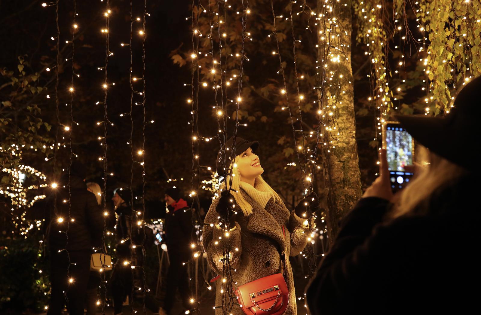 Zagrebački Advent ove godine pun je svjetla i šarenila