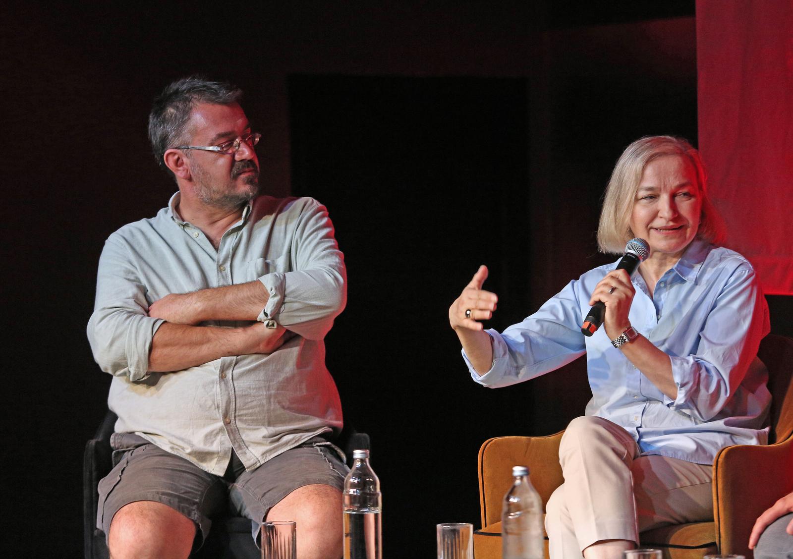 U kući umjetnosti Arsen održan okrugli stol: ‘Novinarstvo kao javno dobro ili korporativno zlo’ U kući umjetnosti Arsen održan okrugli stol: ‘Novinarstvo kao javno dobro ili korporativno zlo’