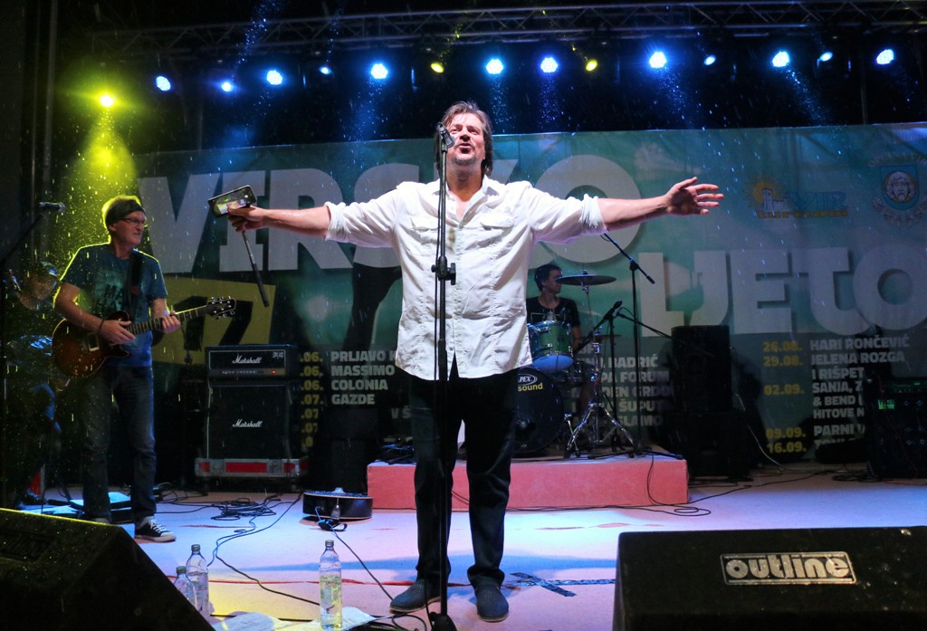 S Alenom Islamovićem po pljusku pjevalo šest tisuća Virana