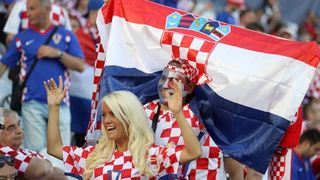 Hrvatski navijači okupirali Lens uoči utakmice s Portugalom, Photo: PIXSELL Hrvatski navijači okupirali Lens uoči utakmice s Portugalom, Photo: PIXSELL
