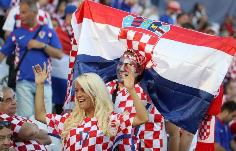 Hrvatski navijači okupirali Lens uoči utakmice s Portugalom, Photo: PIXSELL Hrvatski navijači okupirali Lens uoči utakmice s Portugalom, Photo: PIXSELL