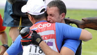 London, 060812.
Hrvatski strijelci Anton Glasnovic i Giovanni Cernogoraz u finalu trapa tijekom Olimpijskih Igara u Londonu.
Na fotografiji: Giovanni Cernogoraz osvojio je zlato.
Foto: Drago Sopta / CROPIX