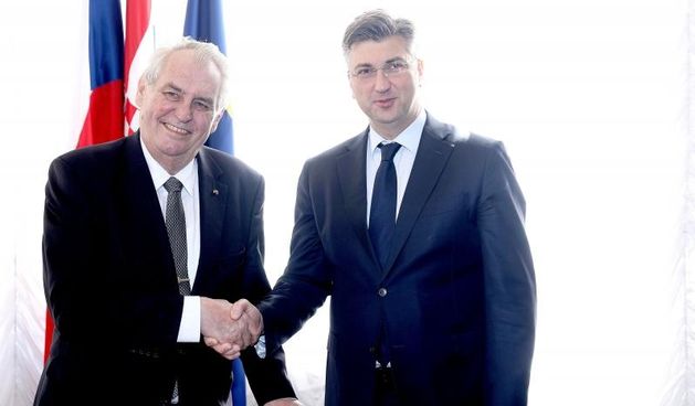 Predsjednik Vlade Republike Hrvatske Andrej Plenkovic susreo se u Banskim dvorima s predsjednikom Ceske Republike Milosem Zemanom.
