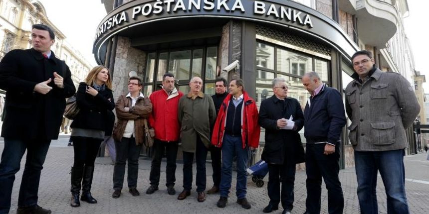 Celnici Hrvatske udruge bolnickih lijecnika ispred Postanske banke su podrzali akciju Kupovinom komanditnih uloga drustva Visia Croatica. Ivica Babic. Photo: Zarko Basic/PIXSELL Autor  Zarko Basic/PIXSELL Ključne riječi  Imunoloski zavod, Ivica Babic, hrv