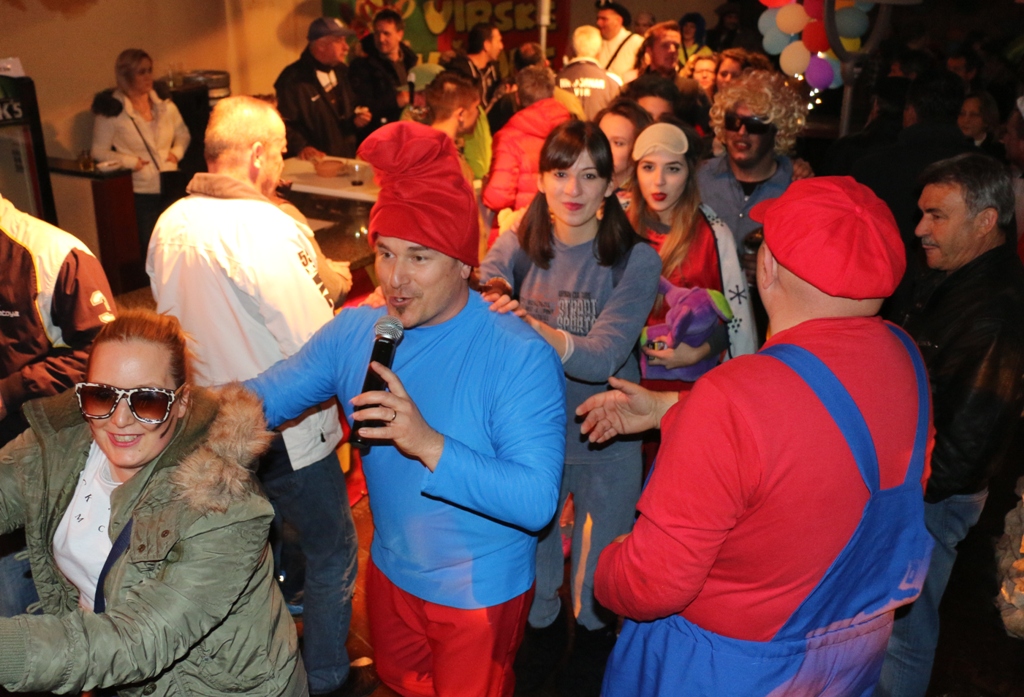 Virske maškare: Nedjelja u znaku zvijezdice Meri, Tota i Tempo Banda