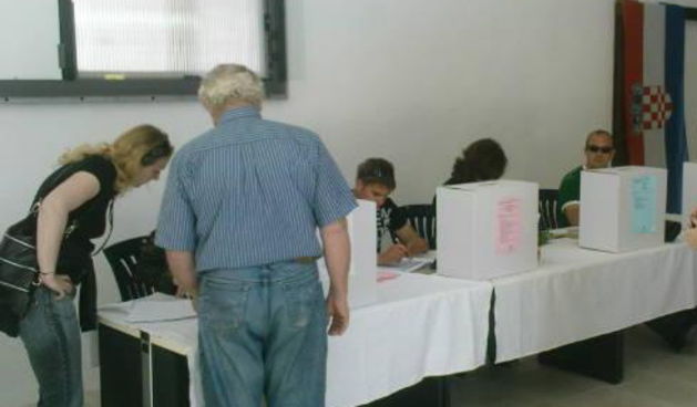 Izbori Pag – biralište (Foto: Josip Portada)